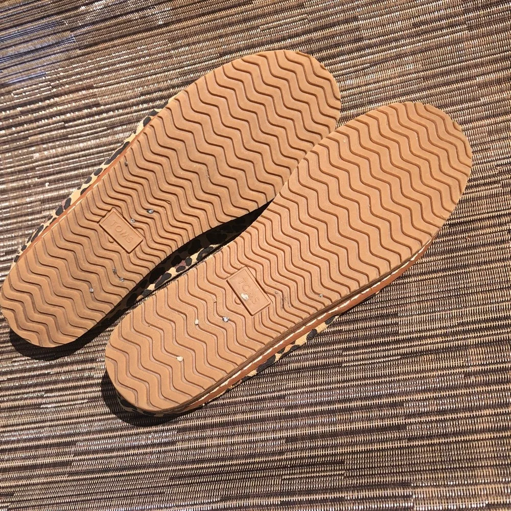 TOMS Women’s Leopard Print Slip-Ons in Tan and Black